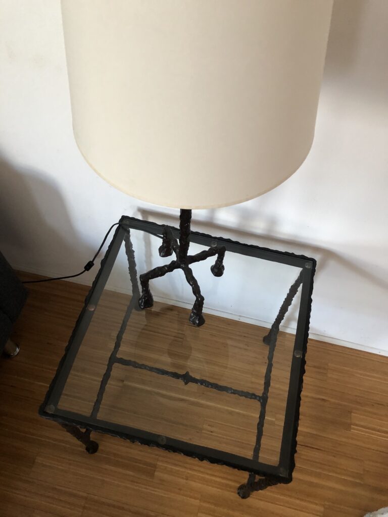 Lampe und Tischlein in der Art von Diego Giacometti Giacometti Diego in der Art von