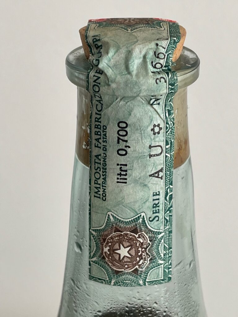 Bemalte Grappaflasche mit Kräuterinhalt Levi Romano